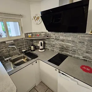 Appartement F2 Entièrement Refait à Neuf En 2021 + Parking., Grasse
